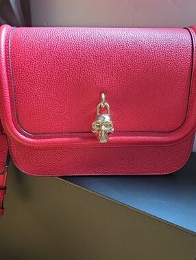 ALEXANDER MCQUEEN OX Red Leather Crossbody Bag with Gold Skull